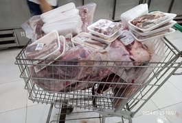 Fiscalização apreende 370kg de carnes e laticínios estragados em supermercados