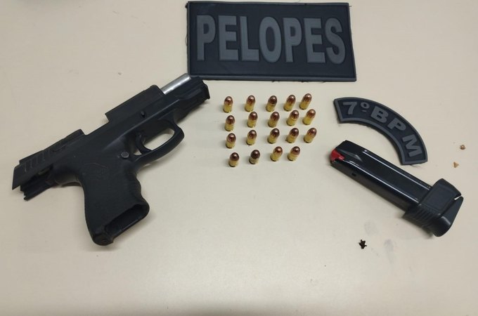 PM apreende pistolas e prende 2 pessoas durante ações em municípios alagoanos