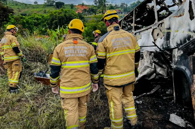 Polícia identifica 26 das 41 vítimas do acidente em Teófilo Otoni