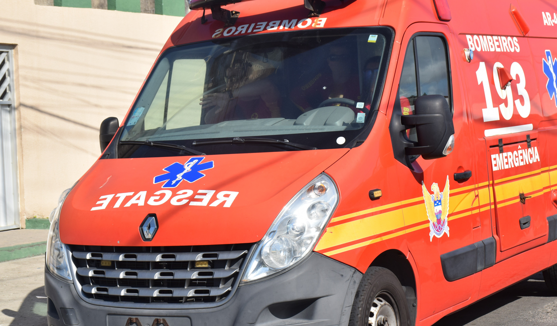 Corpo de Bombeiros resgata vítima de colisão de carro com patinete em Rio Largo