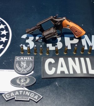 Polícia prende homem com arma de fogo durante abordagem, em Arapiraca