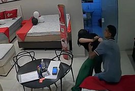 Vídeo. Homem tenta estuprar vendedora em loja de colchões