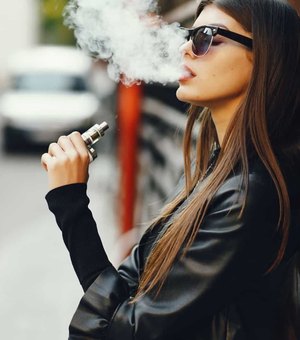 Estudo revela que fumar cigarros eletrônicos aumenta risco de bronquite