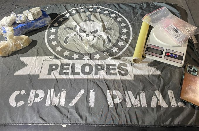 Policiais militares apreendem mais de 1kg de drogas com jovem de 23 anos em Campo Alegre
