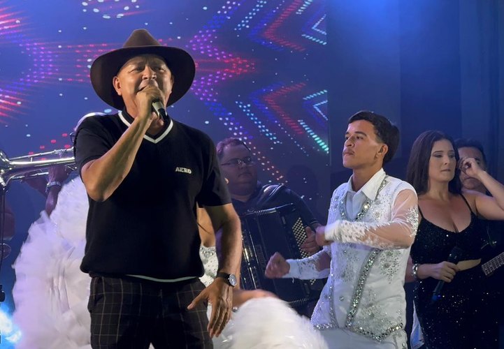 Tradicional festa movimenta noite de sexta-feira no povoado Retiro, em Junqueiro