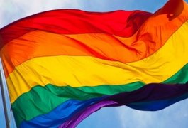 Casal de lésbicas sofre discriminação por orientação sexual em conhecido restaurante da Capital