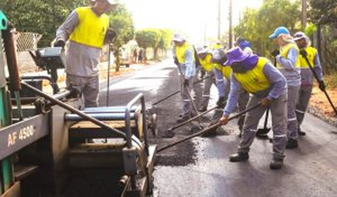 Prefeitura de Arapiraca inicia pavimentação de 55 ruas no Bonsucesso, Planalto e Massaranduba