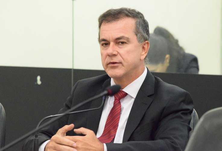 Deputado Ronaldo Medeiros surge como nome de oposição a Ziane Costa em Delmiro Gouveia