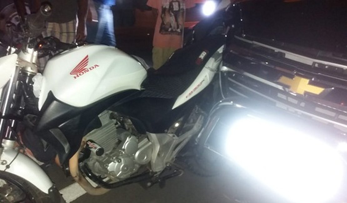 Duas pessoas ficam feridas após colisão entre moto e caminhonete na AL-110, em Arapiraca