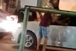 Vídeo mostra policial penal atirando em homem à queima-roupa durante discussão em Maceió