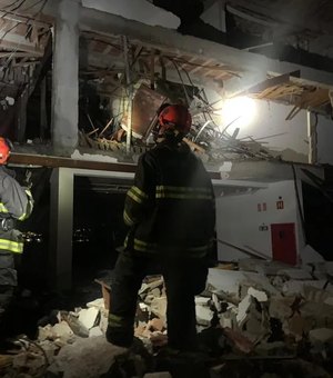Explosão em condomínio atinge 10 apartamentos e deixa quatro feridos em Campos do Jordão