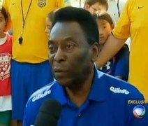 Pelé pede que brasileiros esqueçam dinheiro gasto com estádios para Copa 2014