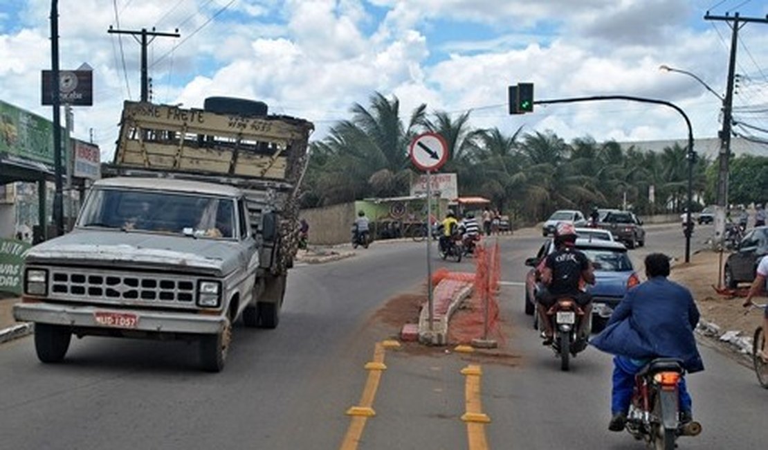 SMTT instala semáforos na 'Barriguda' e no bairro Cavaco em Arapiraca