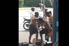Vídeo. Funcionário de operadora de telemarketing filma agressão em frente à empresa