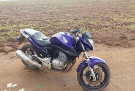 Moto abandonada é recuperada pela Radiopatrulha, em Arapiraca