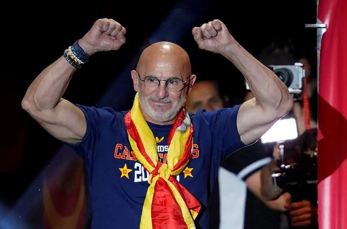 Técnico da Espanha Luis de la Fuente revova contrato até Mundial 2030