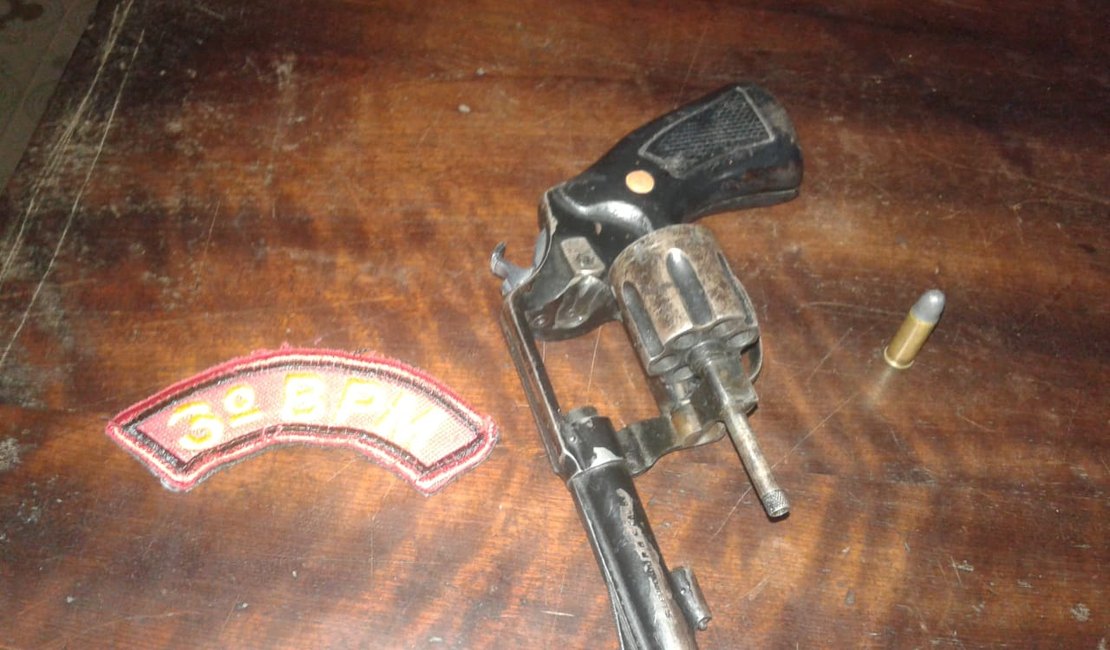 Homem é detido por porte ilegal de arma de fogo