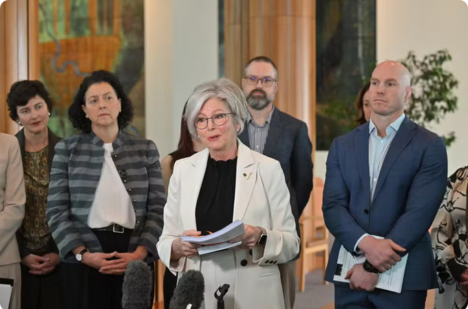 Deputada australiana tem as duas pernas amputadas após ser atropelada perto de gabinete