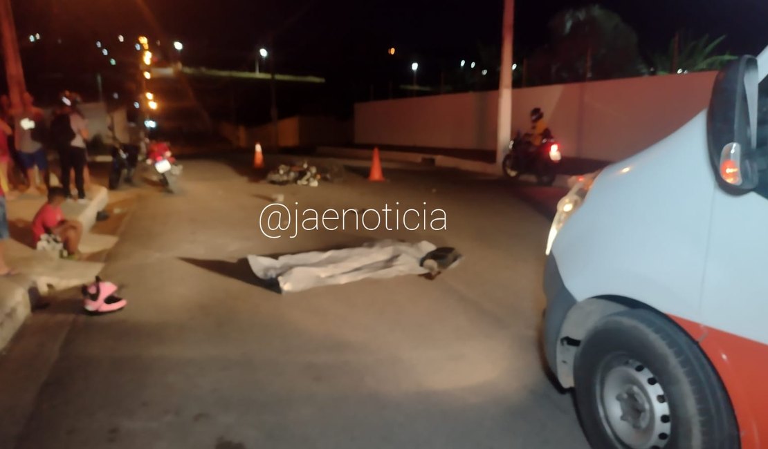 Colisão entre veículo de passeio e ciclomotor deixa um homem morto, em Arapiraca