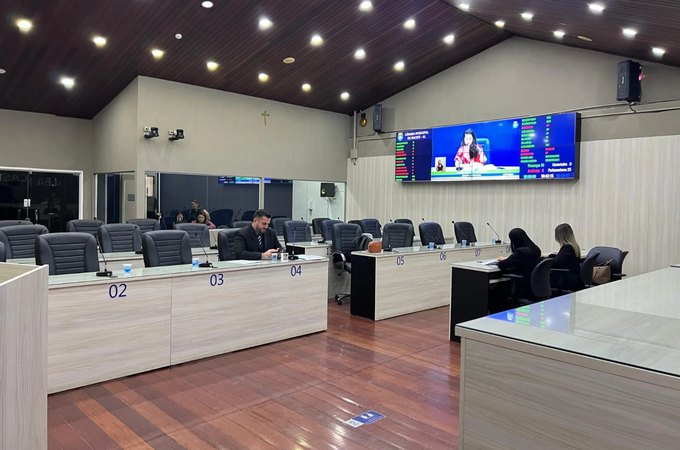 Apenas 03 dos 25 vereadores compareceram na sessão de ontem da ﻿﻿Câmara de Maceió