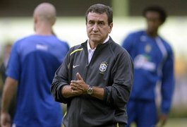 Carlos Alberto Parreira, ex-técnico da Seleção Brasileira, é internado no Rio