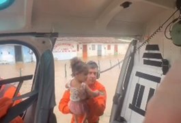 Atingidos pela chuva em Murici são resgatados pelo grupamento aéreo
