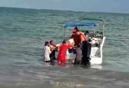 Batida entre jet skis deixa duas pessoas feridas no mar de Maragogi
