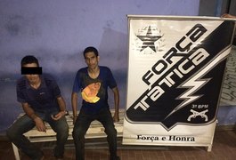 Força Tática prende jovem e apreende menor após roubo de motocicleta em Arapiraca