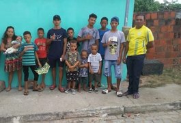 Casal que homenageou jogadores com 14 filhos ganha 1ª menina