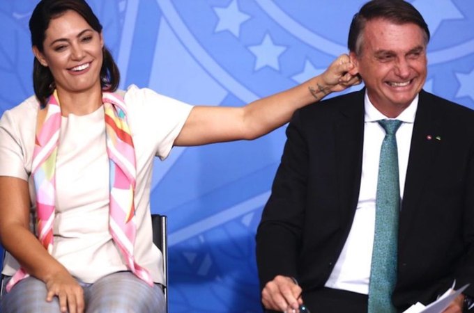 'Te amo, meu príncipe': Michelle se declara a Bolsonaro após visita na Polícia Federal