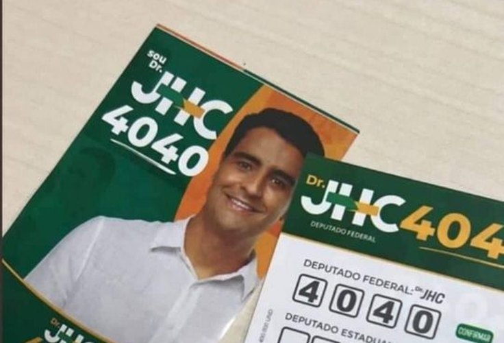 Justiça é acionada contra DR JAC que utiliza a foto do irmão, prefeito de Maceió, em santinho de campanha