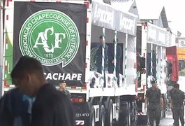 Emoção e tristeza marcam o velório de vítimas de acidente aéreo da Chapecoense