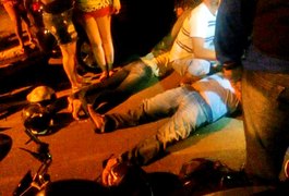 Motociclistas ficam feridos em acidente na Avenida Norte, em Arapiraca