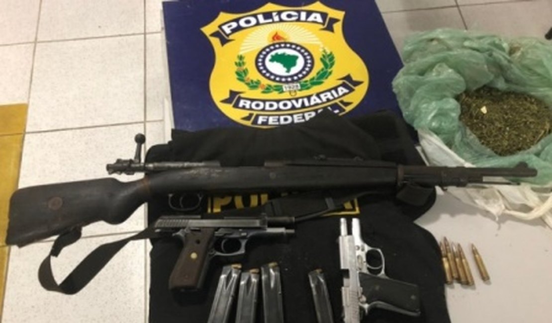 Vídeo: PRF prende no Sertão falso policial com carro roubado, drogas e armas