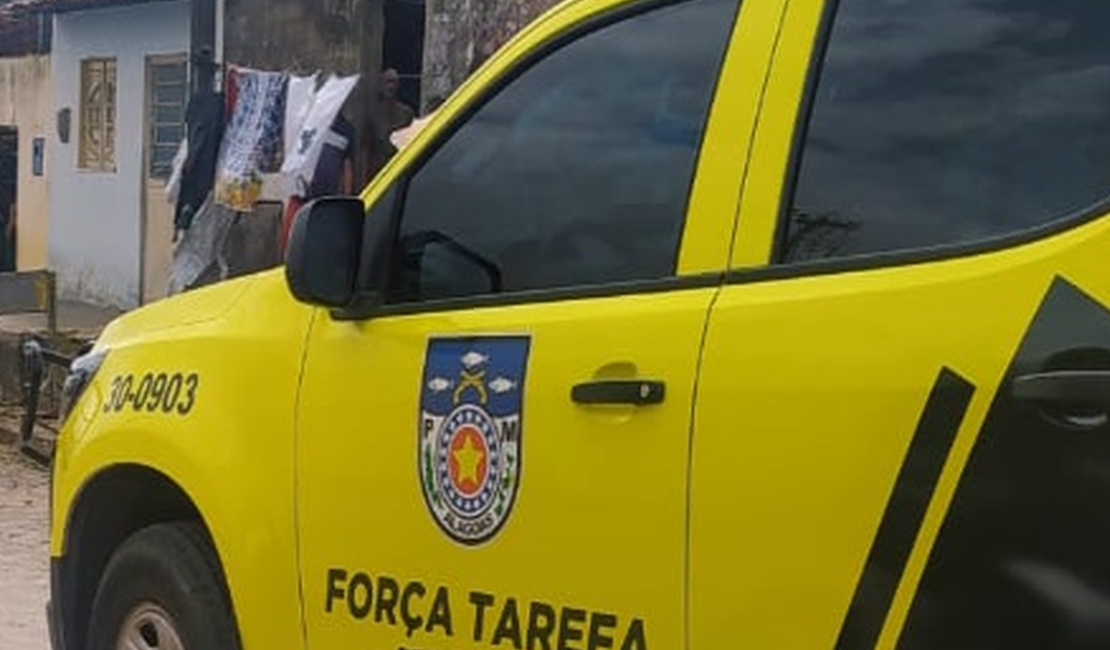 Polícia Militar prende três suspeitos e recupera celular e cartões roubados