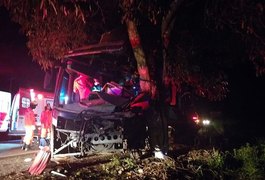 Hospital do Agreste divulga estado de saúde de feridos em acidente de ônibus