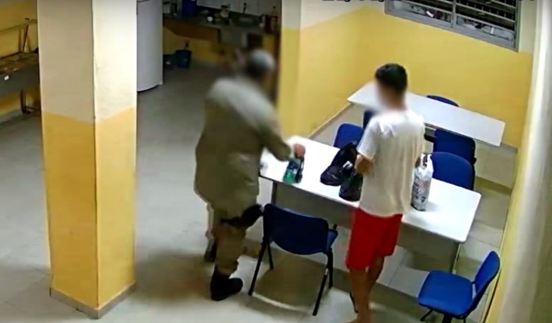 Policiais envolvidos em 'delivery' no presídio são afastados das ruas