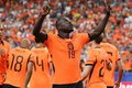 Possível adversária do Brasil, Holanda faz 5 a 1 na Suécia e assume liderança do grupo