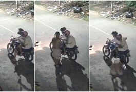 Homem é assaltado, entrega celular e toma de volta da mão dos criminosos no Ceará