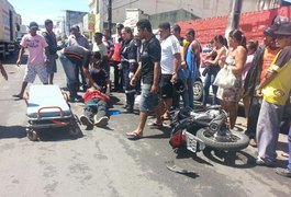 Motorista abre a porta de veículo e causa grave acidente com motociclista no Centro de Arapiraca