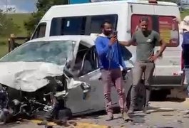 Acidente entre carro e caminhonete deixa dois feridos na BR-316, em Tanque D'Arca