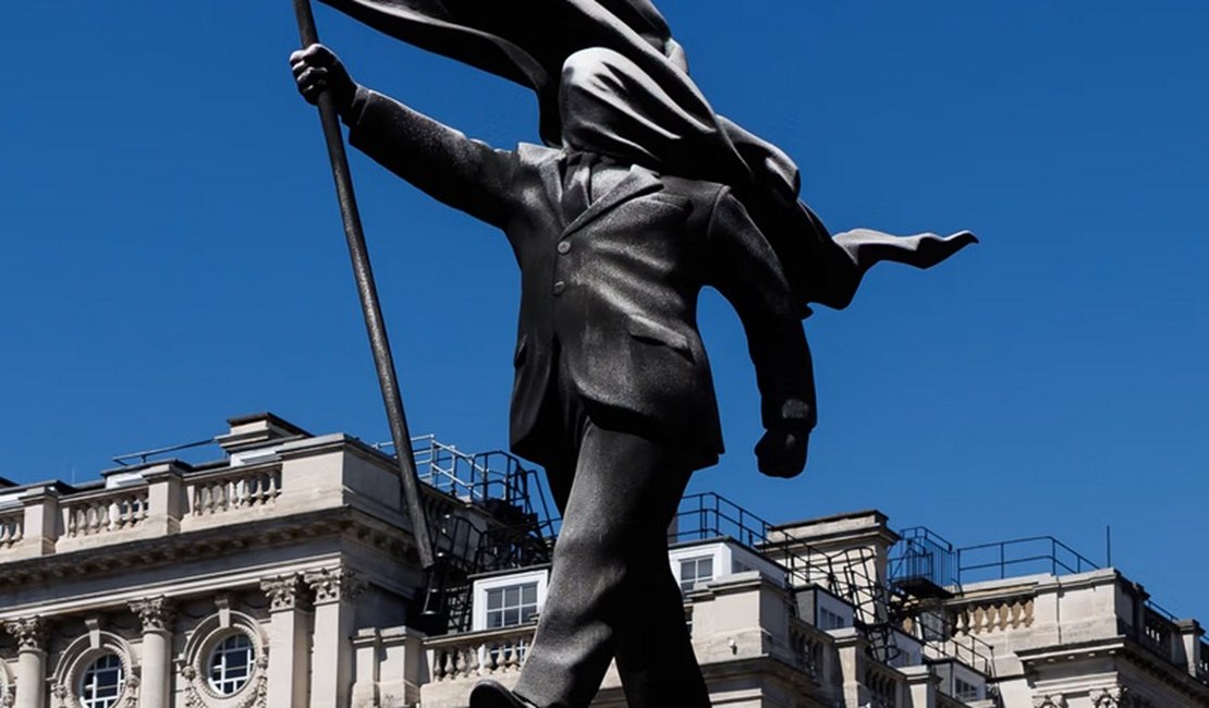 Banksy instala nova estátua em Londres e gera debate sobre 'patriotismo cego'