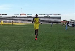 Colombiano Salazar reconhece campo do Fumeirão e participará dos treinos deste sábado
