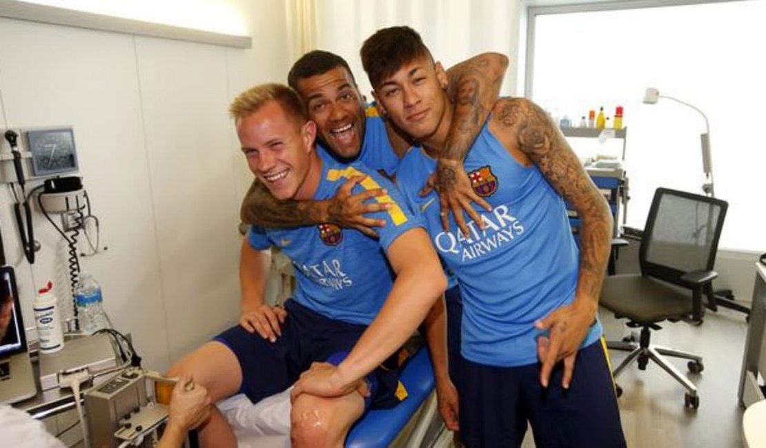 Neymar e outros sul-americanos voltam e passam por exames no Barça