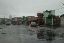 Fortes chuvas, deslizamentos e alagamentos deixam Maceió em alerta