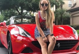 Larissa Manoela chama atenção ao posar com Ferrari vermelha de R$ 1,9 milhão