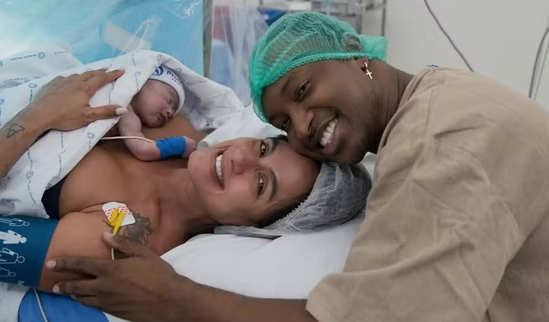 Nasce primeiro filho de Thiaguinho e Carol Peixinho