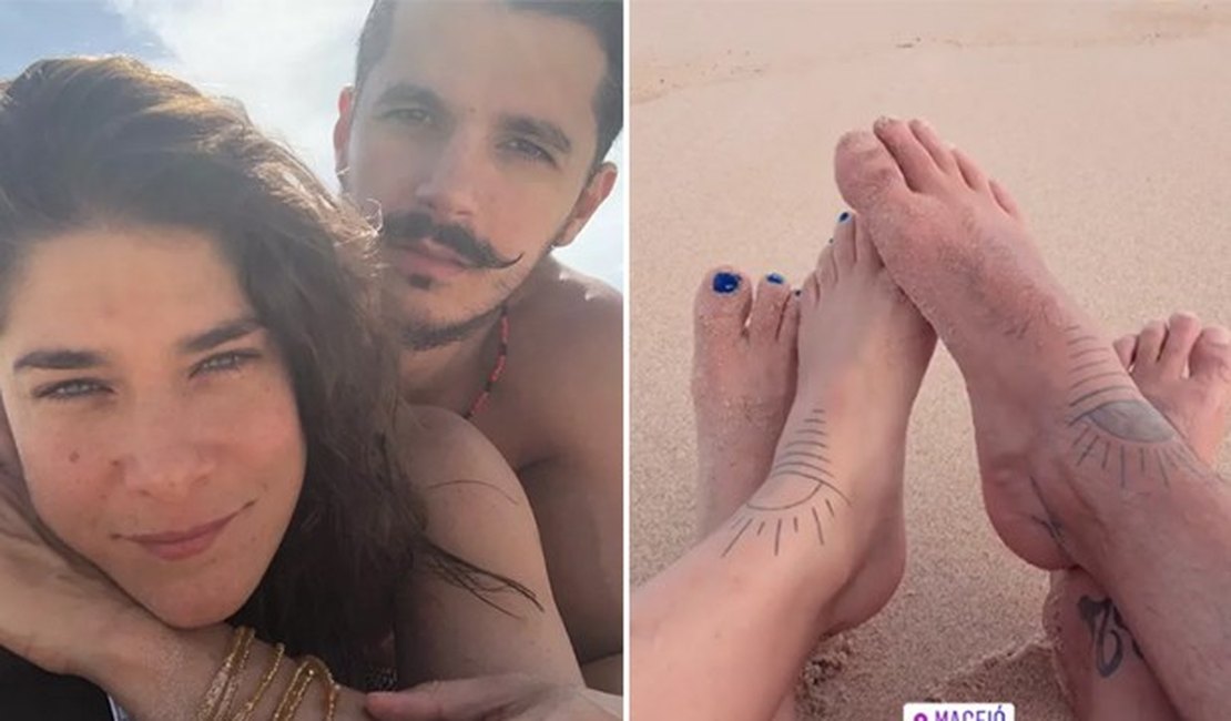 Priscila Fantin e Bruno Lopes exibem nova tatuagem em praia de Maceió