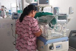 Bebê encontrado no lixo em Maceió será encaminhado para adoção quando se recuperar