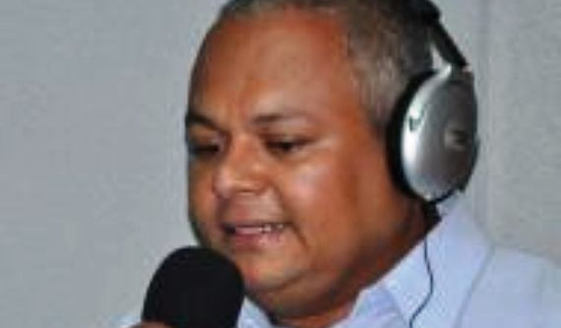 Radialista morre em acidente após colidir com entulho na BR-101